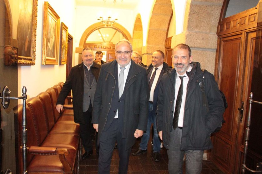 El secretario general de Infraestructuras, Javier Flores, visitó  el Ayuntamiento de Ponferrada