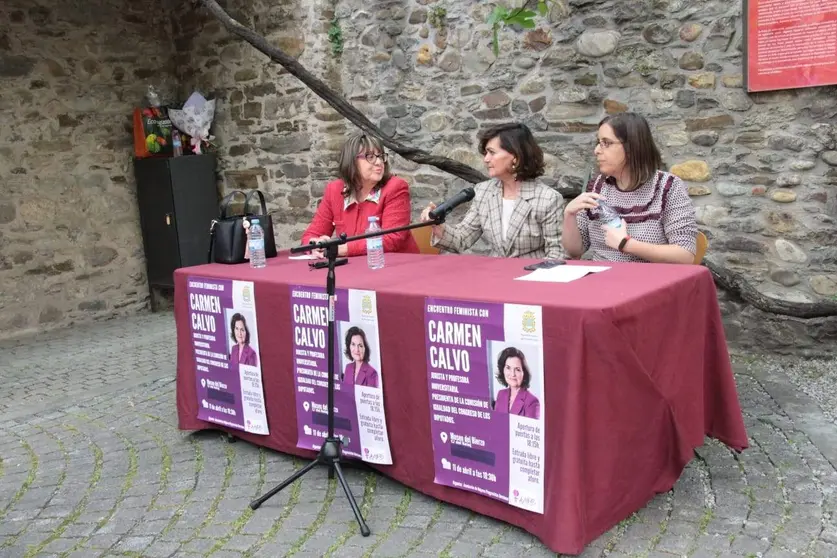 Charla Carmen Calvo en Ponferrada