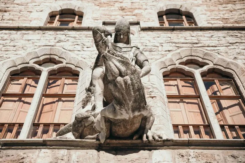 San Jorge y el drag&oacute;n Casa Botines