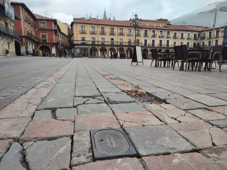 Plaza Mayor  de Le&oacute;n Grietas
