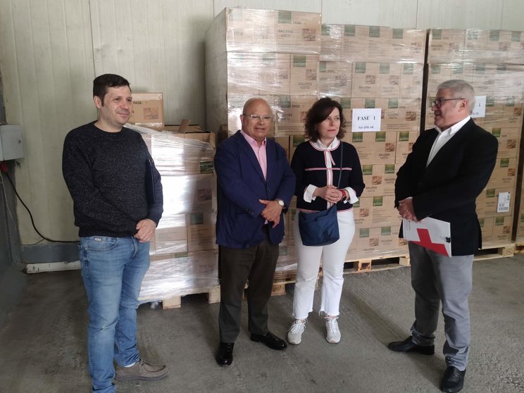 Faustino Sánchez visita el almacén de depósito de los alimentos de Cruz Roja para distribuir a personas desfavorecidas