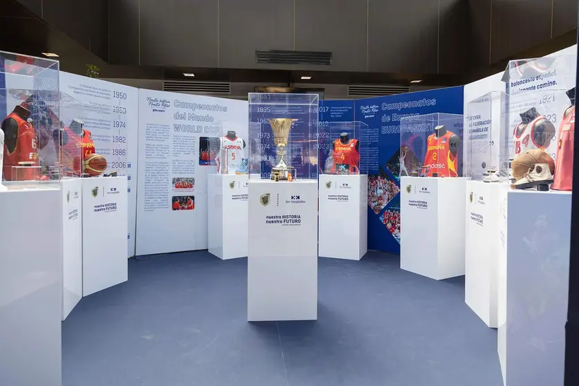 exposici&oacute;n del Centenario de la Federaci&oacute;n Espa&ntilde;ola de Baloncesto (FEB).