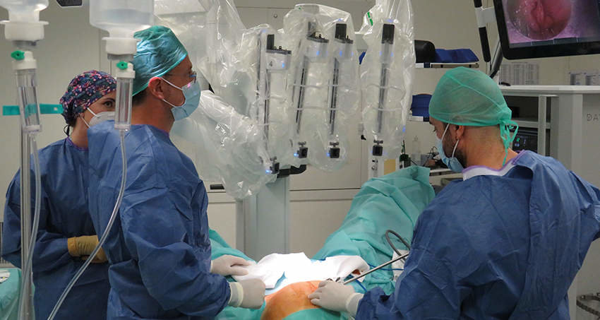 El robot da Vinci X llega a los quirófanos del Hospital San Juan de Dios de León