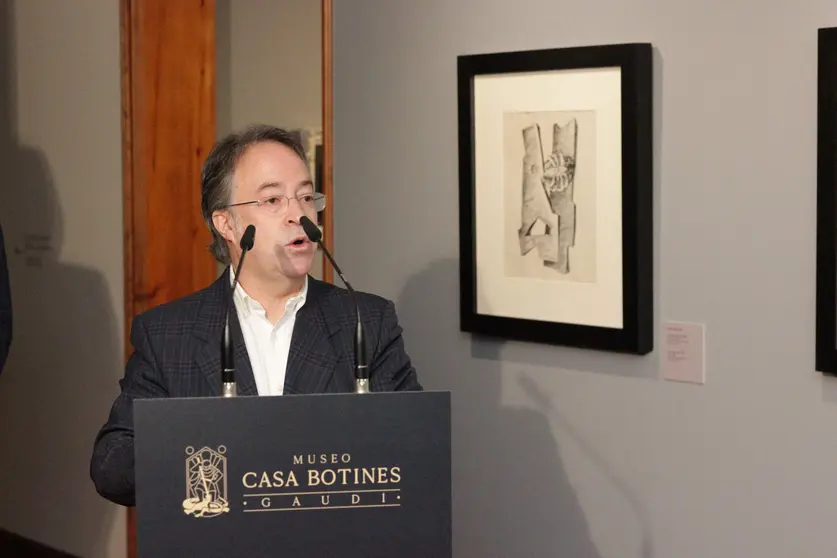Luis Fe&aacute;s comisario de la Exposici&oacute;n 'El Paso: Signo de una &Eacute;poca' en el Museo Casa Botines de Le&oacute;n
