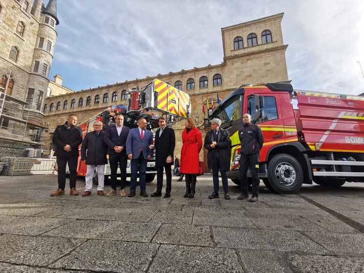 Diputación incorpora dos nuevos camiones a la red provincial de bomberos