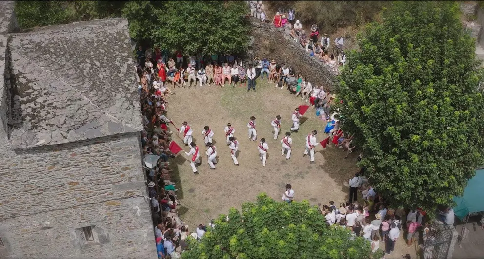Tradici&oacute;n y Danzas Valle de Fornela Intur