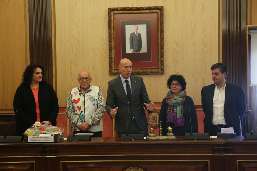 El Ayuntamiento de León entrega a Entreculturas y a Fernando Palacio las distinciones a la Labor Voluntaria del Año