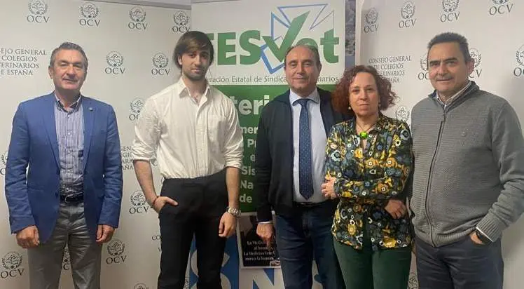 Reuni&oacute;n entre FESVET y CONEVET previa a la firma del acuerdo