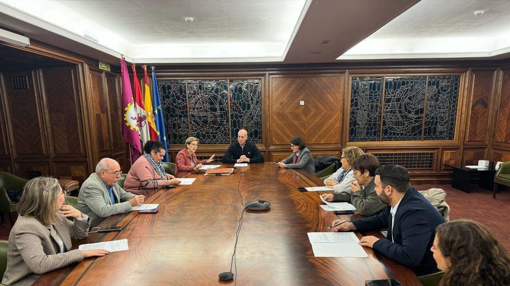 El Ayuntamiento de León Renueva el Convenio con Autismo León y Aprueba Bases para el Carnaval 2024