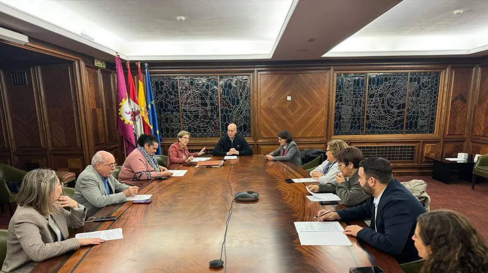 El Ayuntamiento de Le&oacute;n Renueva el Convenio con Autismo Le&oacute;n y Aprueba Bases para el Carnaval 2024