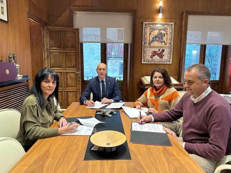 El alcalde de Le&oacute;n, Jos&eacute; Antonio Diez, y la alcaldesa de San Andr&eacute;s del Rabanedo, han firmado hoy la pr&oacute;rroga del convenio entre ambos municipios