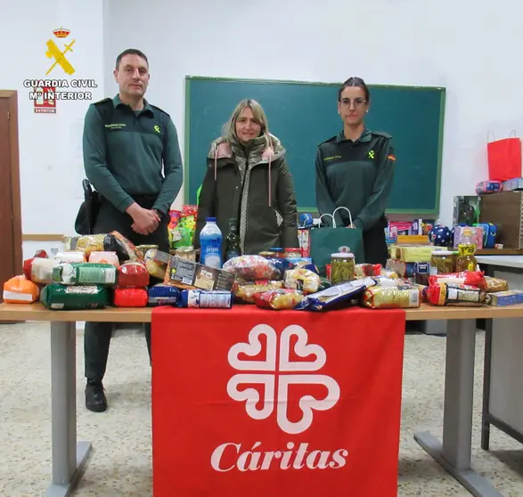 Entrega de alimentos C&aacute;ritas Le&oacute;n