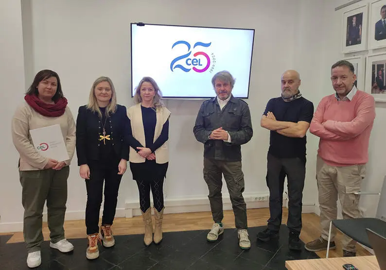 De izda. a dcha.: Sandra Santos, Gemma Garc&iacute;a, Marga Carnero, Jes&uacute;s Riol, Mauricio Pe&ntilde;a y
Ramiro L&oacute;pez, miembros del jurado