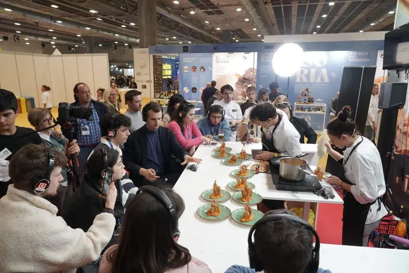 El bar R&uacute;a Nova, ganador de la Feria de la Tapa de Le&oacute;n 2023, cautiva a expertos culinarios con su plato premiado en Madrid Fusi&oacute;n
