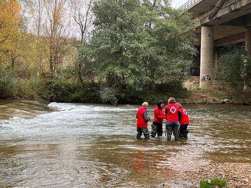 Cruz Roja y Asociación Hombre y Territorio alertan sobre la presencia de microplásticos en los ríos Torío y Bernesga de León