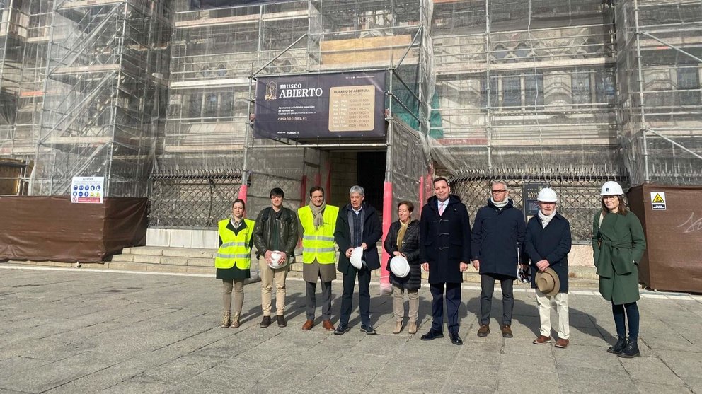 Visita del Delegado Territorial de la Junta de Castilla y León a las Labores de Restauración en Casa Botines
