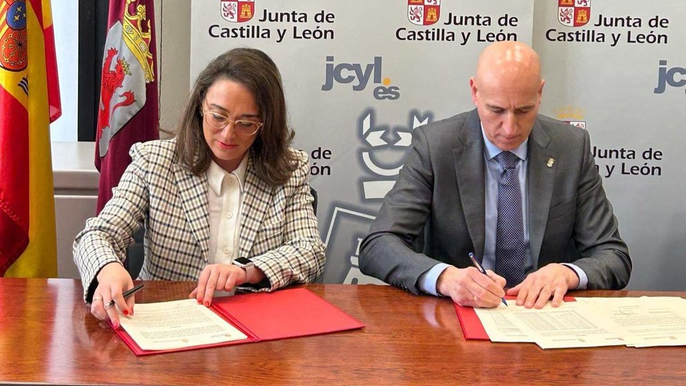 La Junta y el Ayuntamiento de León Firman Convenio para Mejorar el Transporte Público en la Capital y su Alfoz