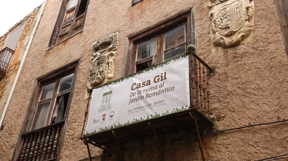 Casa Enrique Gil en el coraz&oacute;n del casco antiguo de Villafranca del Bierzo.