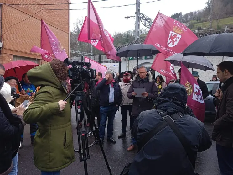 Uni&oacute;n Firme Contra el Cierre de la Rampa de Pajares