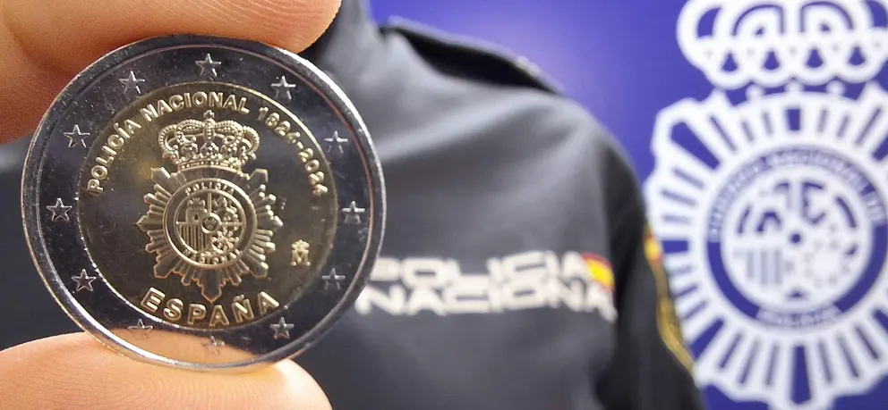 Entra en circulaci&oacute;n la moneda de dos euros conmemorativa del 200 aniversario de la Polic&iacute;a Nacional