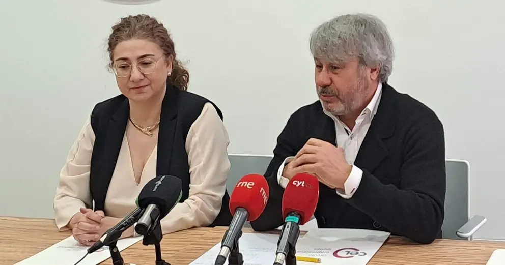 El vicepresidente del CEL, Jes&uacute;s Riol, y la directora de Marketing del Centro Comercial Espacio Le&oacute;n, Mar&iacute;a Jes&uacute;s Rodr&iacute;guez