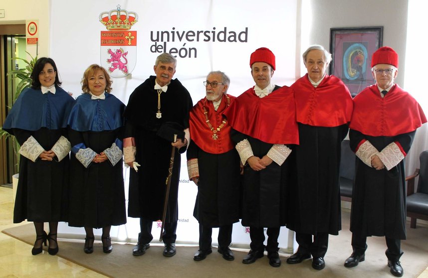 Rector, padrinos y Honoris Causa León
