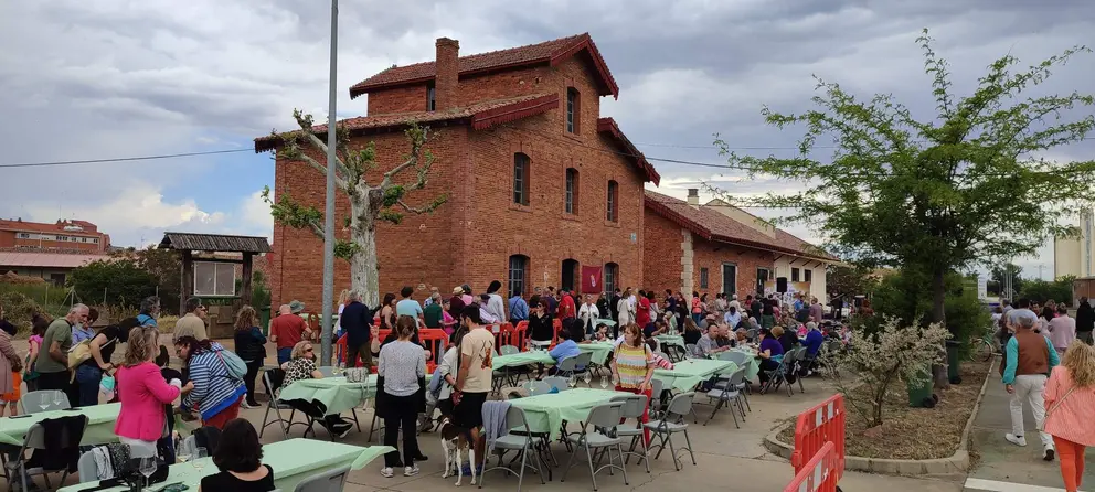 Coyanza se deleita con el sabor de las ollas ferroviarias al comp&aacute;s de Prieto Picado