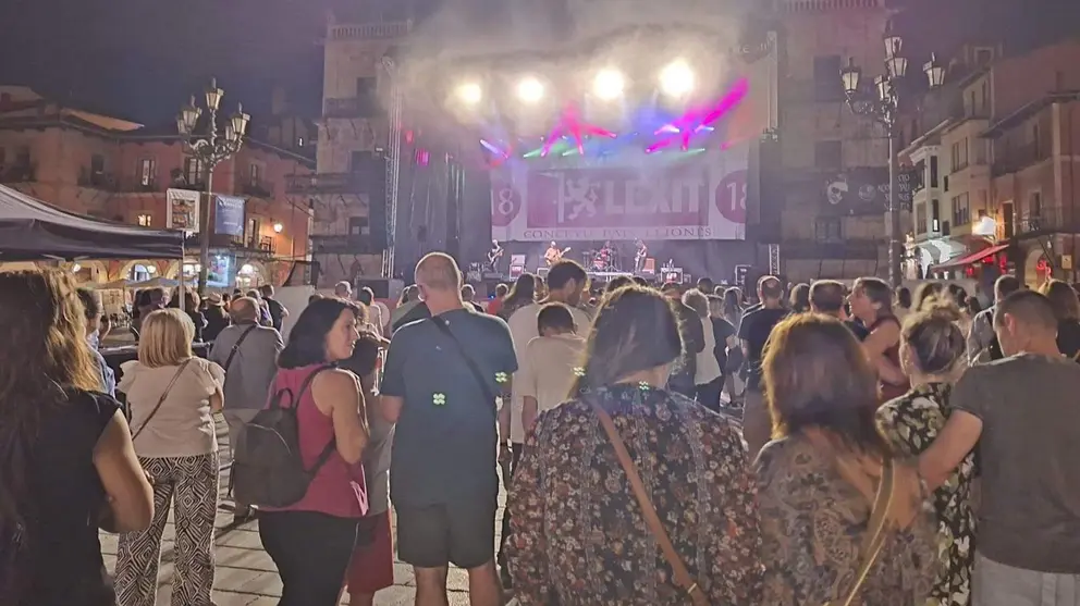 Concierto del III D&iacute;a La Identid&aacute; en la plaza Mayor de Le&oacute;n