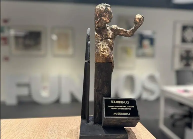 Escultura premio Fundos SEMINCI-Amancio Gonz&aacute;lez