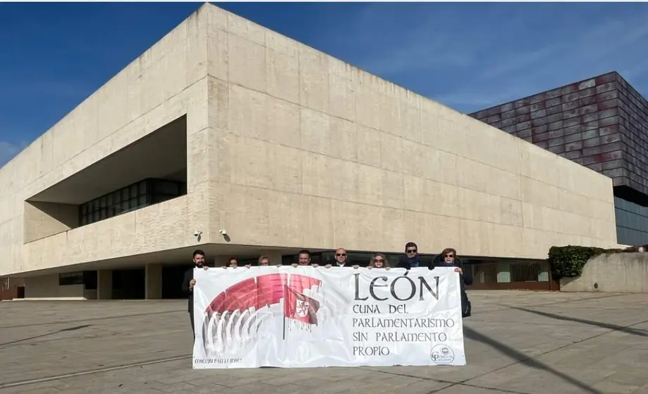 Conceyu frente a las Cortes de Castilla y Le&oacute;n