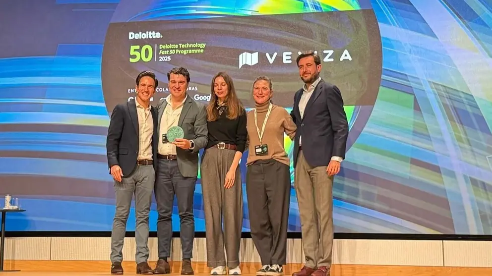 El CEO de Vexiza, Alberto Cerrillo, recogi&oacute; el reconocimiento en nombre de todo el equipo.
