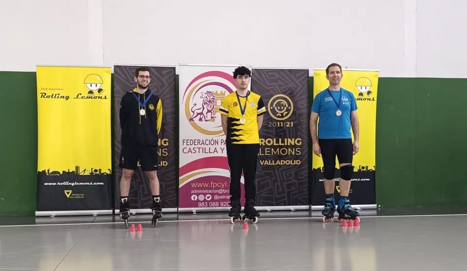 Dani Garc&iacute;a  del equipo le&oacute;n&eacute;s Villaquilambre (derecha), subcampe&oacute;n de Castilla y Le&oacute;n de Roller Cross