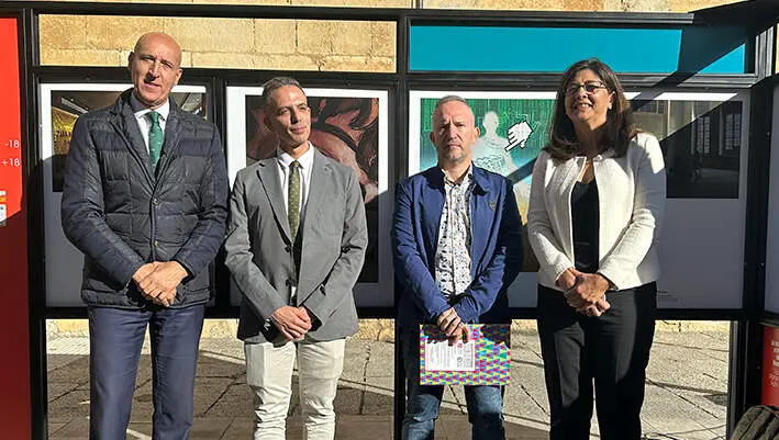 El alcalde de Le&oacute;n inaugura exposici&oacute;n al aire libre DATA f&oacute;rum Justicia 2025