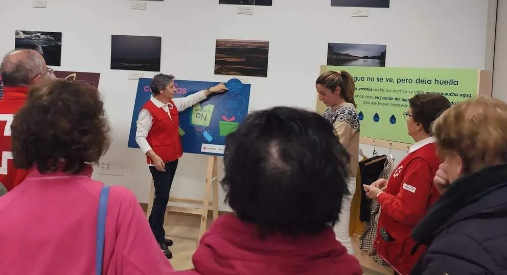 Cruz Roja inaugura en Sahag&uacute;n la exposici&oacute;n interactiva &ldquo;Mucha Tela&hellip; hilando un futuro sostenible&rdquo;