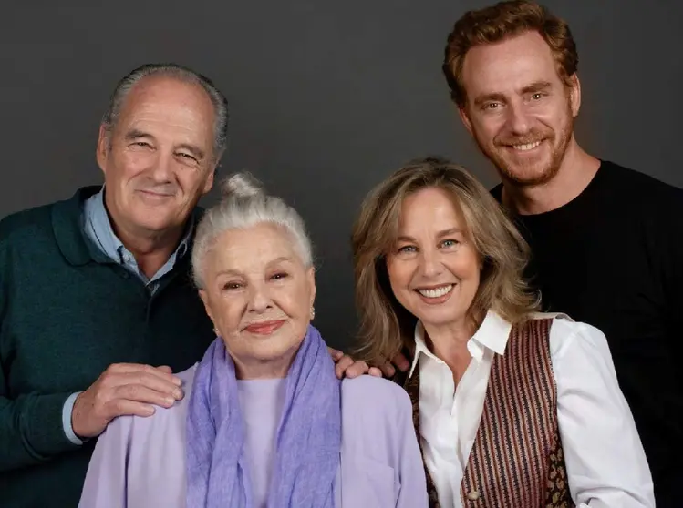 El dramaturgo Athol Fugard y el reparto de primer nivel encabezado por Lola Herrera, Natalia Dicenta y Carlos Olalla.
