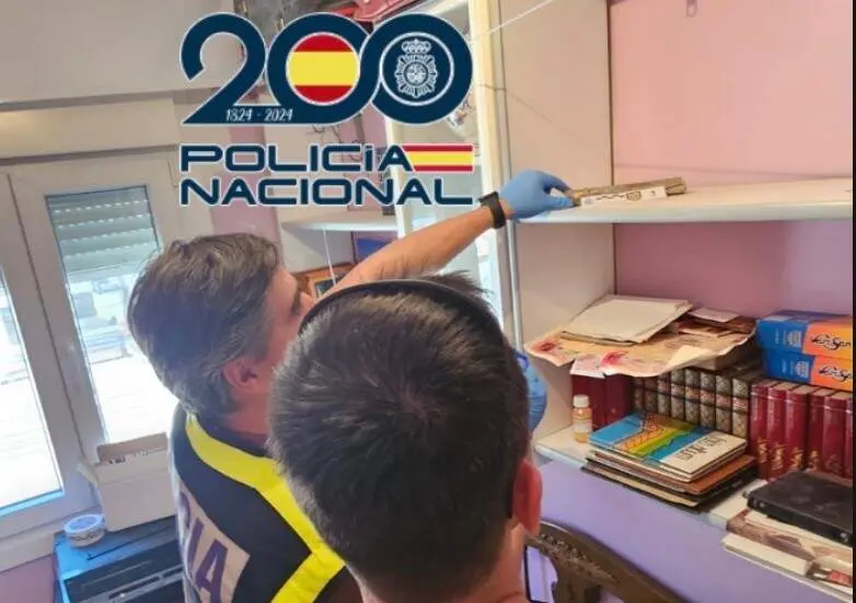 El Grupo TEDAX de la Polic&iacute;a Nacional retira un artefacto explosivo antiguo localizado durante una limpieza en un domicilio particular