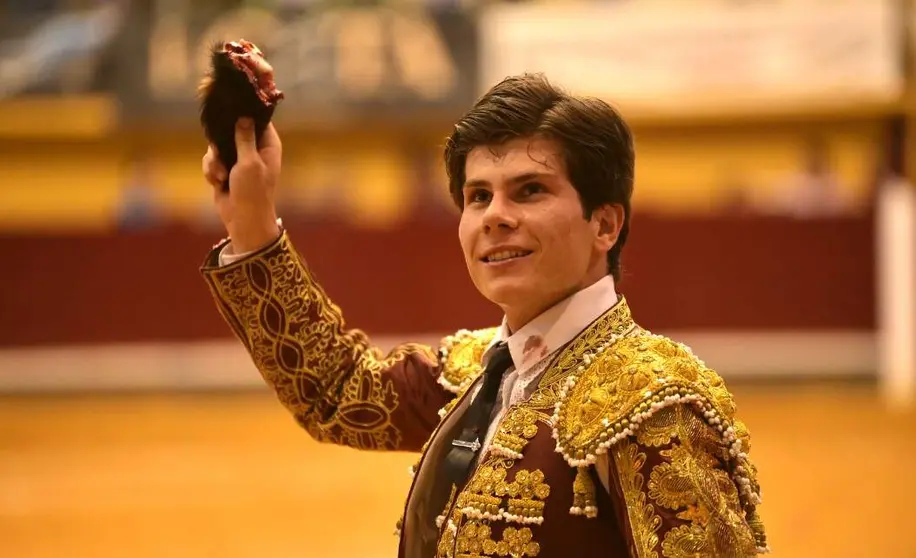 El segoviano Jorge Oliva fue el gran triunfador de la tarde en Alba de Tormes, donde abri&oacute; la Puerta Grande.
