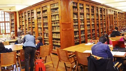Biblioteca de estudio (foto de archivo)