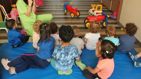 Taller de ni&ntilde;os (foto de archivo)