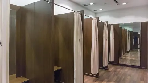 Probadores en una tienda