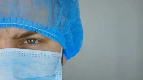 Mascarilla y aislamiento para la viruela del mono