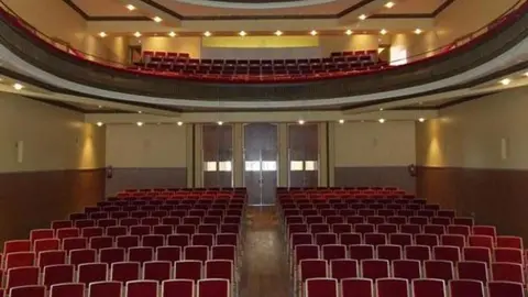 Teatro Municipal La Ba&ntilde;eza
