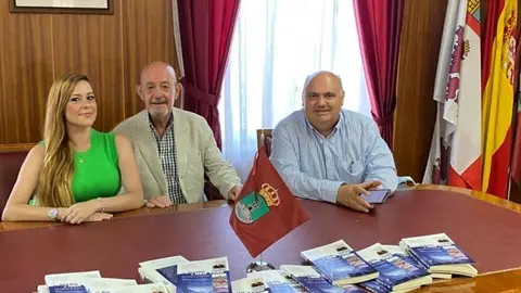 Presentaci&oacute;n Ayuntamiento Ria&ntilde;o los 3
