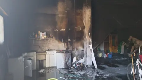 Incendio en vivienda en La Ribera de Folgoso.