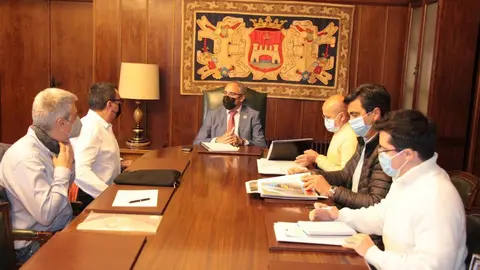 Reuni&oacute;n en el Ayuntamiento de Ponferrada con los directivos de LM
