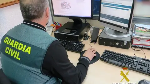Consejos estafas en internet. efectivo Equipo Guardia Civil