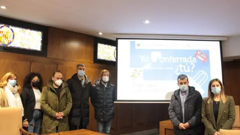 La concejala de Comercio, Lorena Valle, junto con responsables de la C&aacute;mara de Ponferrada y de asociaciones de comerciantes.