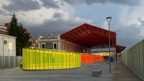 Lucernarios de colores estaci&oacute;n de Le&oacute;n