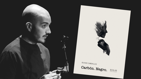 El dramaturgo y performer leon&eacute;s &Aacute;lvaro Caboalles y su libro 'Carb&oacute;n. Negro&rsquo; (Eolas Ediciones)
