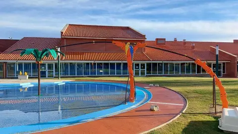 Piscina chapoteo Trobajo del Camino